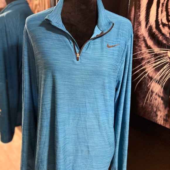 NWOT- 💙NIKE DRI FIT LONG SLEEVE ATHLETIC TOP SZ M💙 - Picture 1 of 5